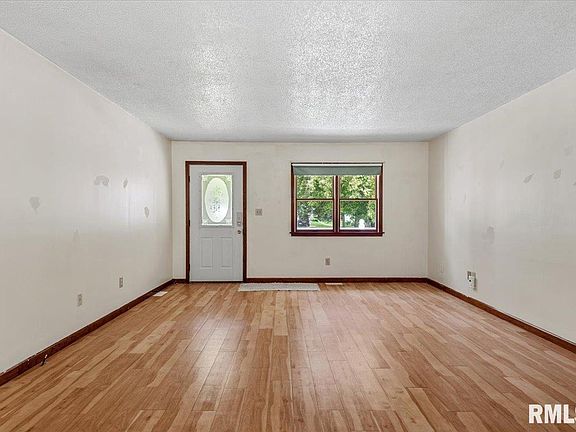 4th image of 2630 Piper Ln
