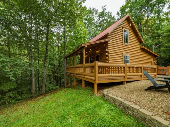 1005 Daisy Ct, Sevierville, TN 37876