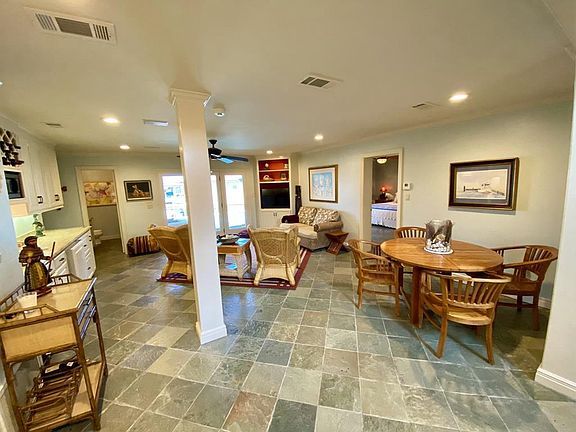 5th image of 2408 Lakeview Dr