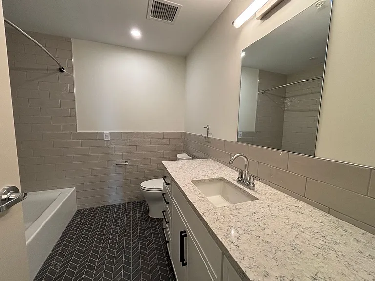 Bank Street Apartments at Burlington Square — Photo 22