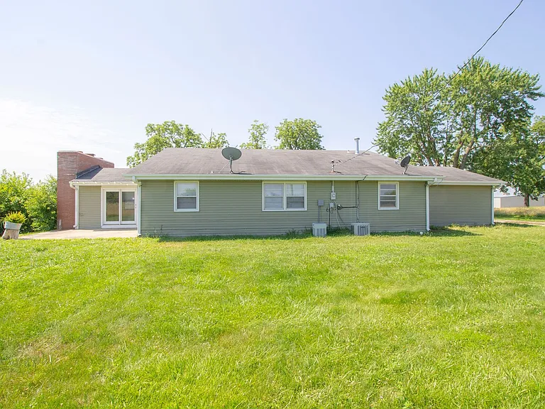 1303 Smiley Ln — Photo 45