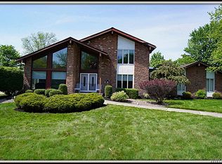 67 Crestwood Ln, Buffalo, NY 14221