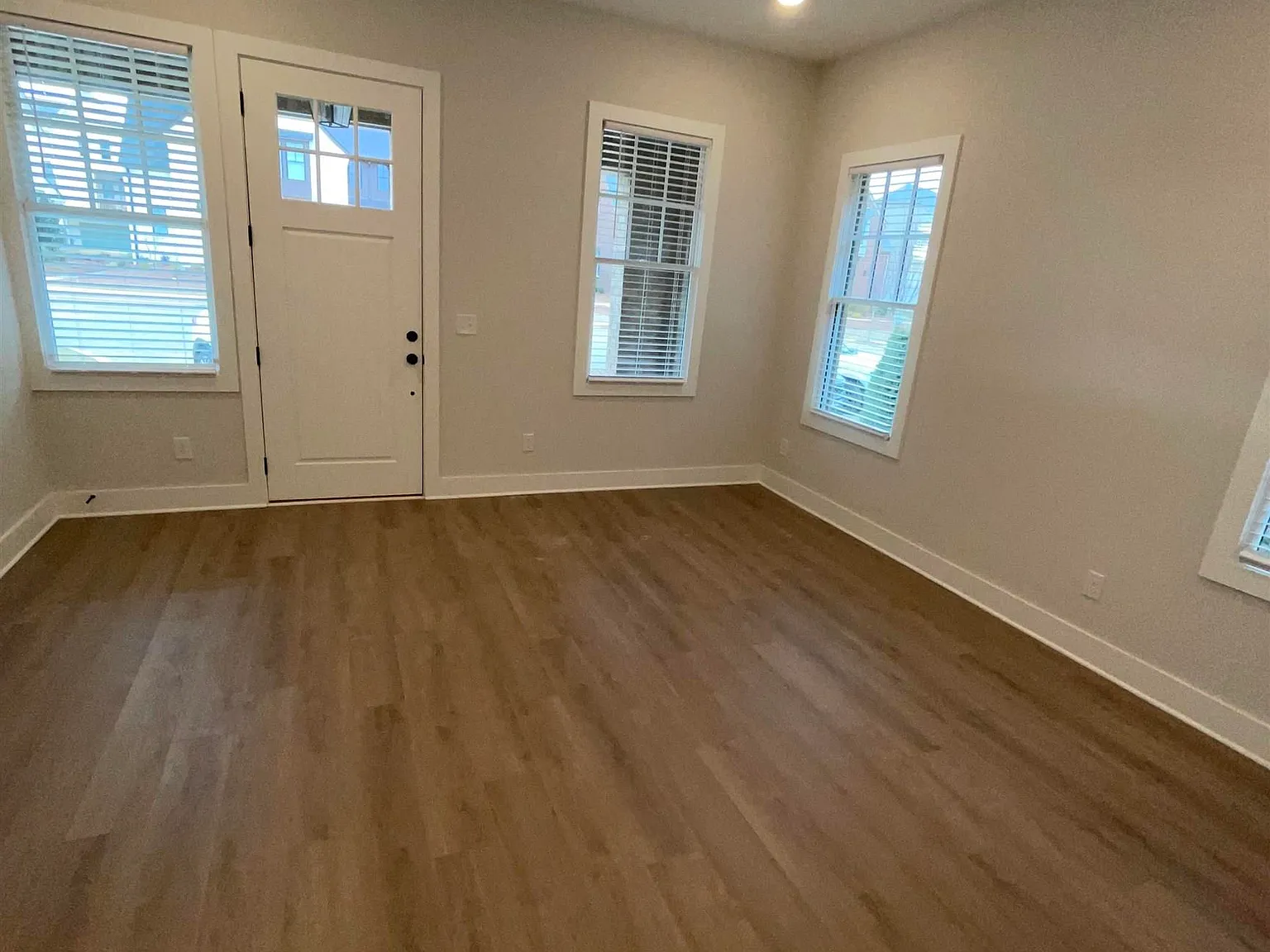 3 bed, 3.0 bath, $2,650 — Photo 4