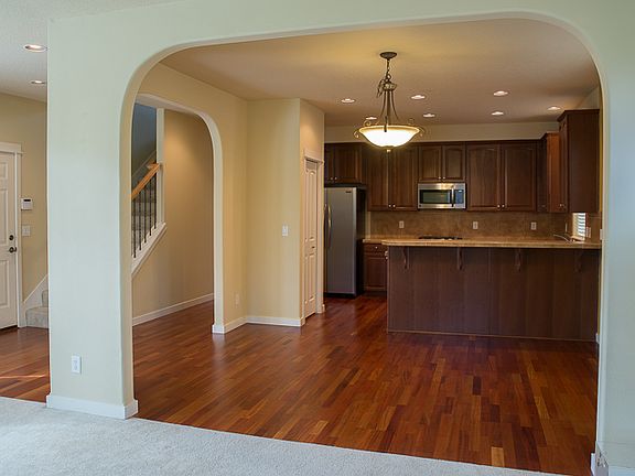 3rd image of 226 NE Greenridge Ter
