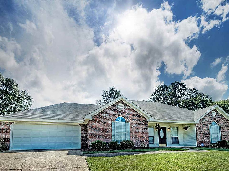 1st image of 130 Live Oaks Blvd