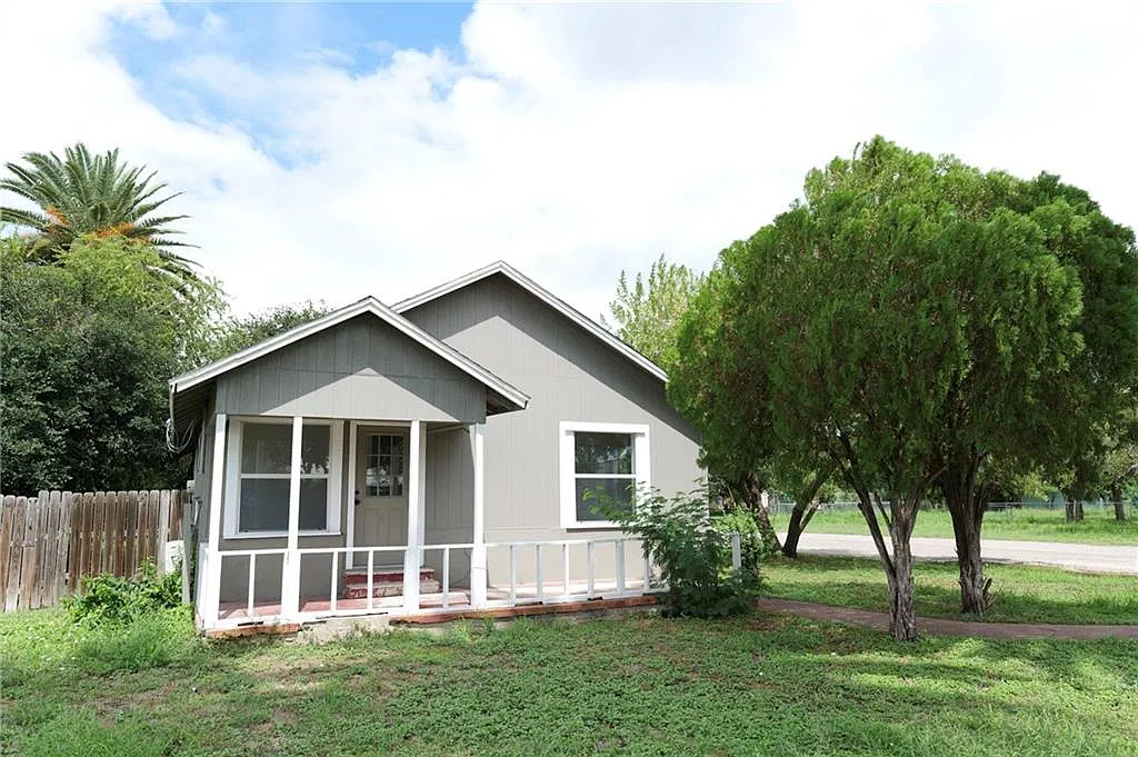 3 bed, 1066 sqft, $1,450 — Photo 1