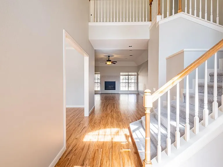 9202 Amanda Dr — Photo 5