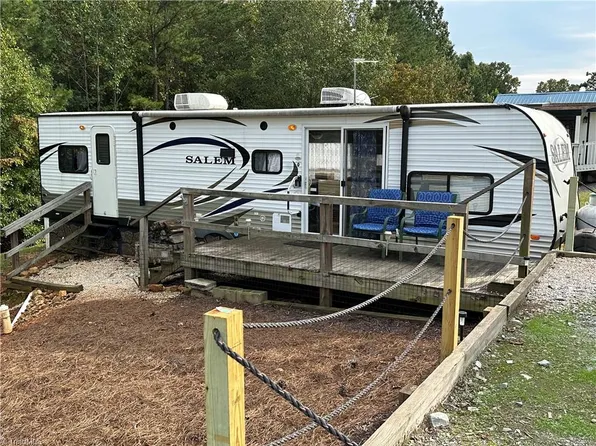 145 Marina Dr, New London, NC 28127