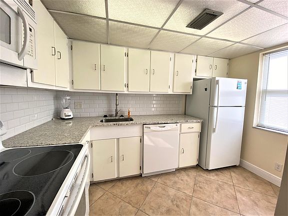 3rd image of 22 Colonial Club Dr APT 102