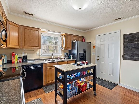 5th image of 126 Maple Ln