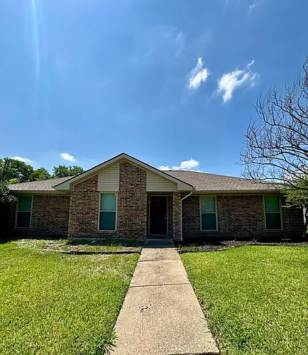 1610 Saint James Dr Photo 1
