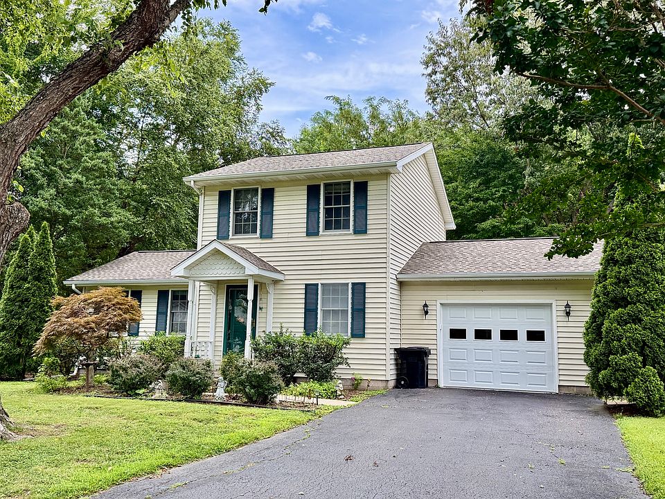 1st image of 20 Woodhaven Dr