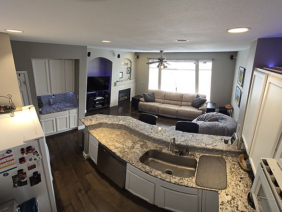 Living Room/Kitchen