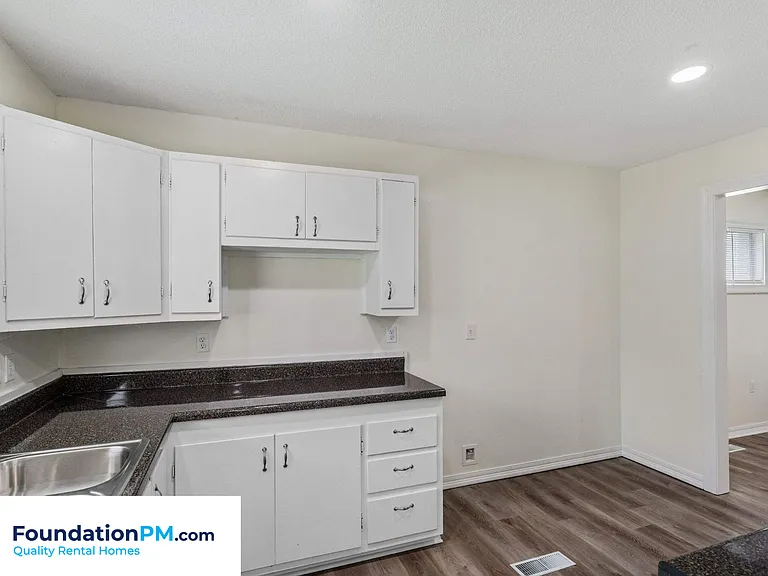 3749 Rhea Ave — Photo 5
