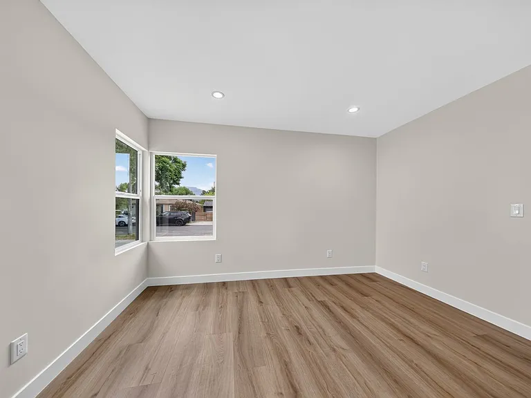 2325 N Naomi St — Photo 21