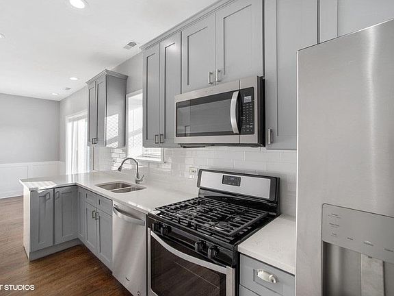 5th image of 4210 S King Dr