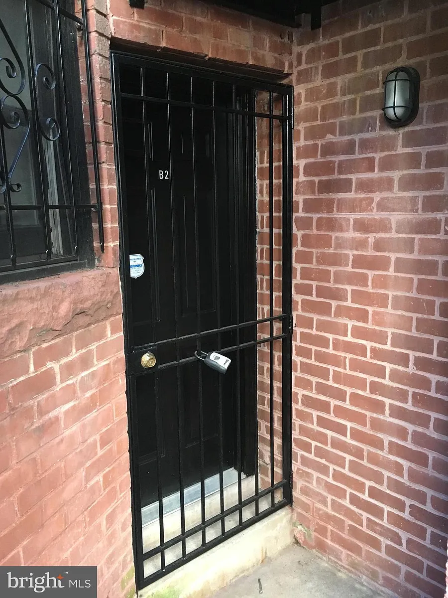 Building Photo - 1630 19th St NW #B2