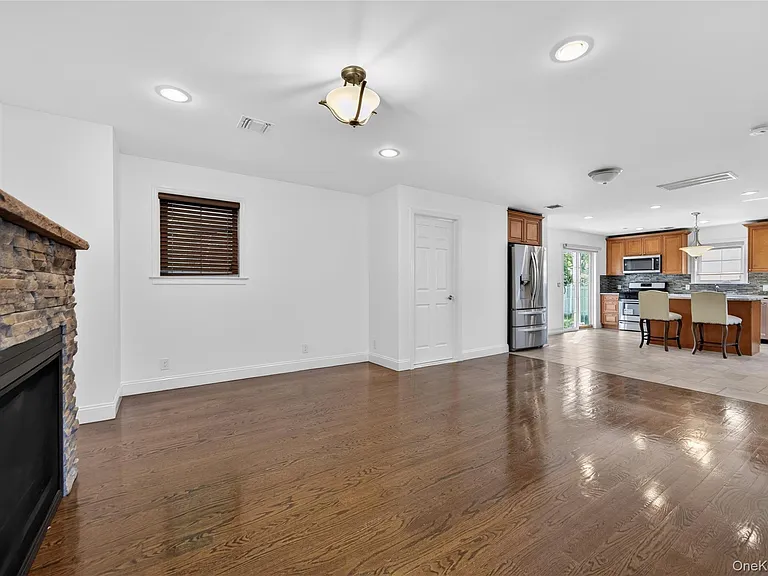 8 Lee Gray Ct — Photo 10