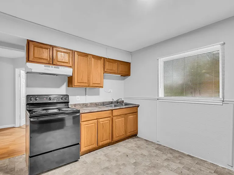 10521 Duke Dr — Photo 6