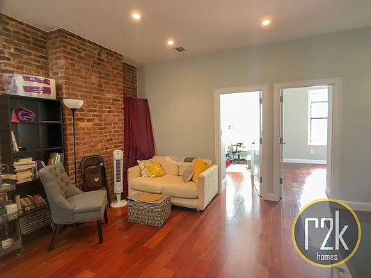 Rented by Realty 2000 Corp | media 33