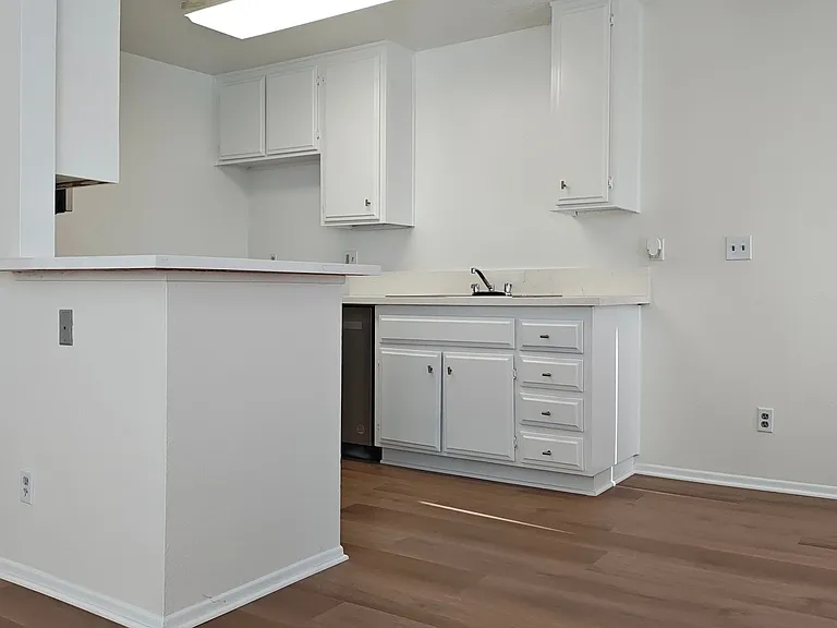 Villa Monaco Apartments — Photo 12