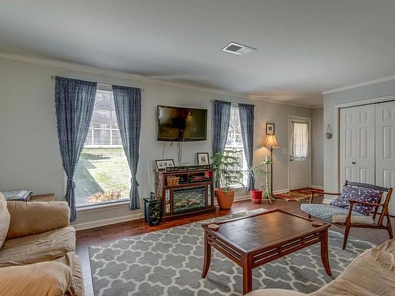 4th image of 3101 Wellington Ave