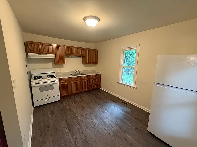 31 Rosamond Ave — Photo 5