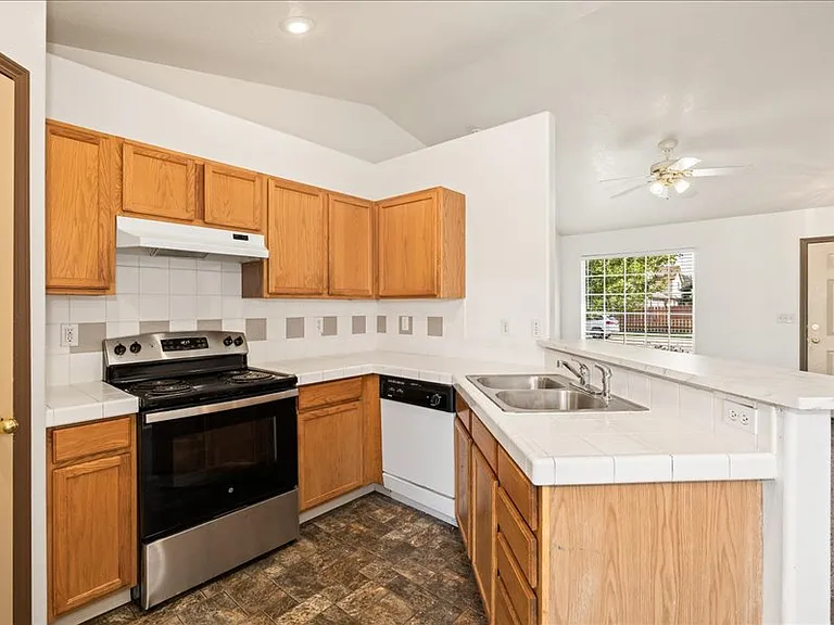 5610 Hawk Ave — Photo 7