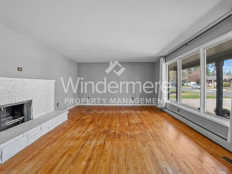 1706 E 38th Ave — Photo 3