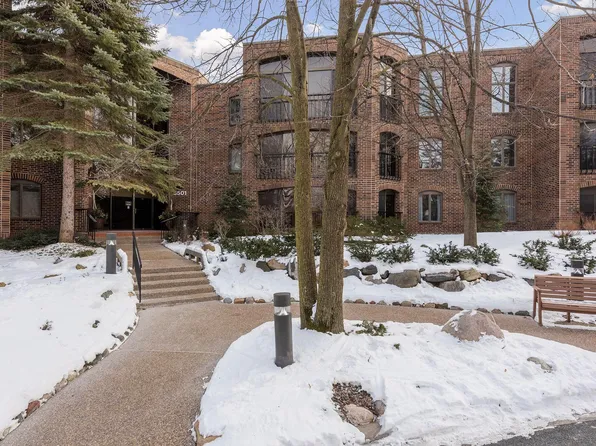 5601 Dewey Hill Rd APT 304, Edina, MN 55439