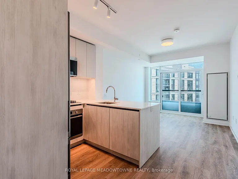 2485 Eglinton Ave W #913 — Photo 10