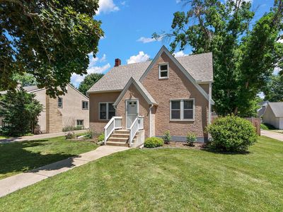 1746 Holton St, Falcon Heights, MN, 55113
