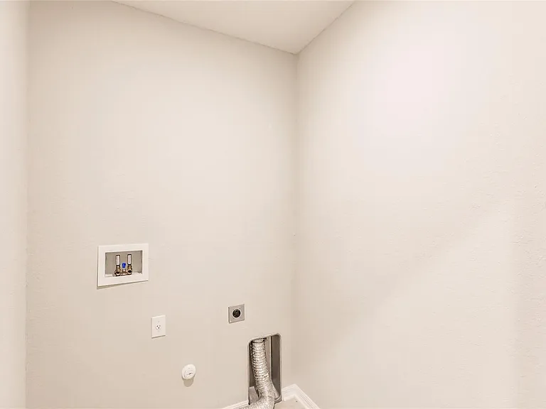 1146 Oceanic Rd — Photo 5