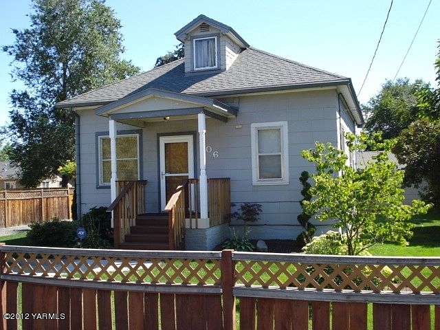 1st image of 806 Blackburn St