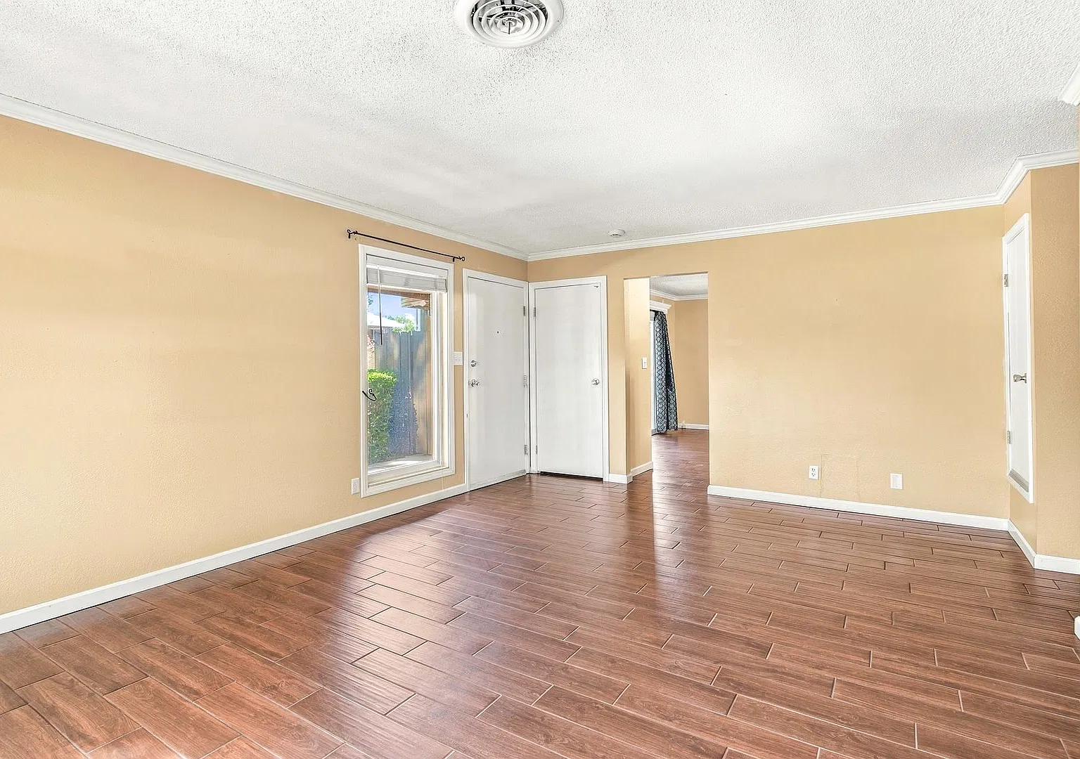 Lovely Move-In Ready 3-Bedroom Single-Story Las Vegas Townhome! — Photo 4
