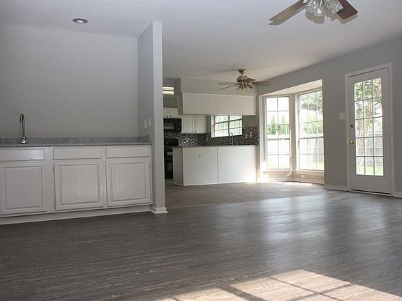 3rd image of 4032 Norcross Dr