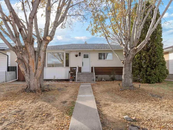 5614 48a St, Vegreville, AB T9C 1G7