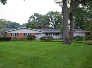 1814 Greenbriar Dr, Portage, MI 49024