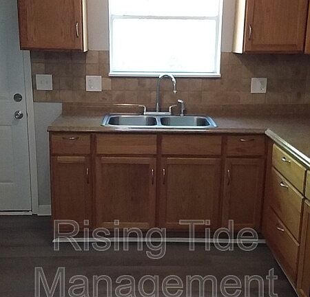 4th image of 1036 Arcadia Cir