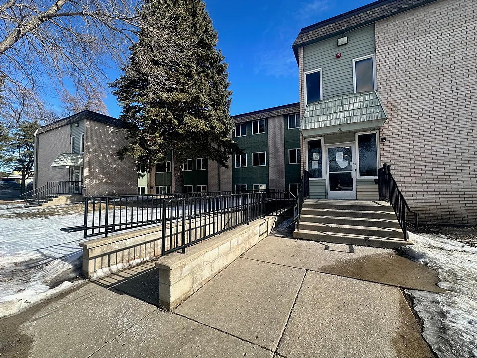 24th St. Apartments