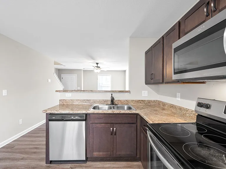 Smithson Ln - 235 (x8) — Photo 11