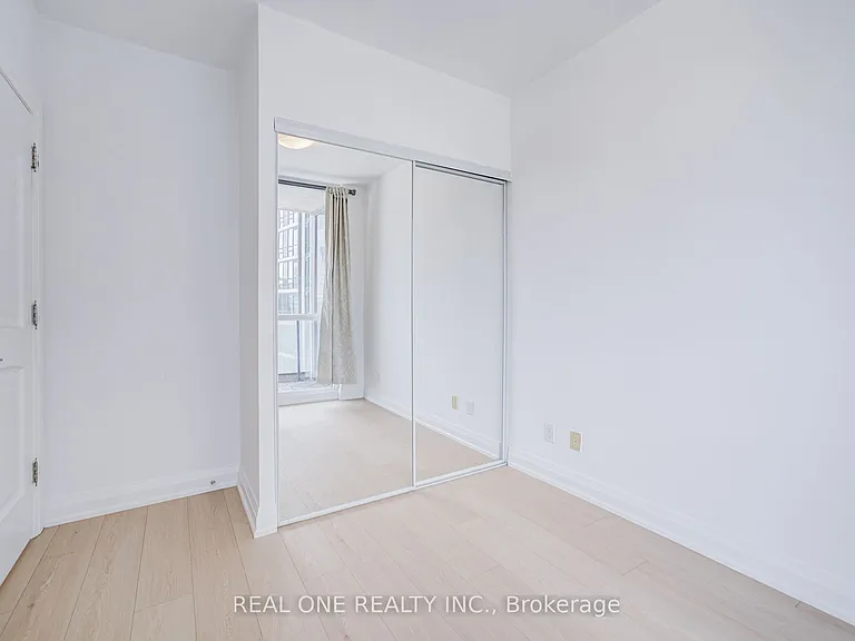 16 Harbour St #3511 — Photo 22