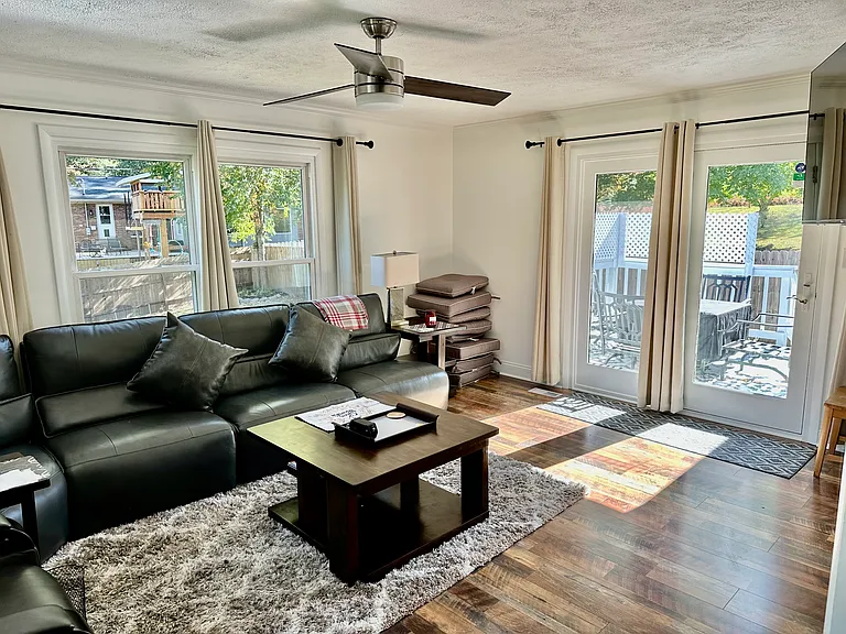 707 Saint Catherine Ct — Photo 4