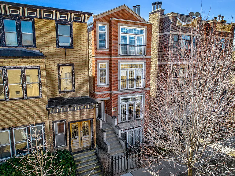 1103 W. Cornelia — Photo 1
