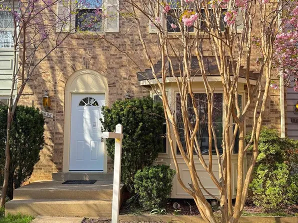 9606 Scotch Haven Dr, Vienna, VA 22181