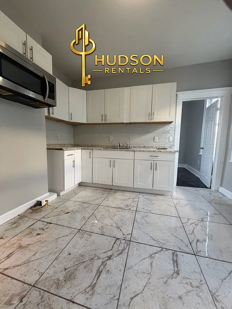 4 bed, 1200 sqft, $2,650 — Photo 1