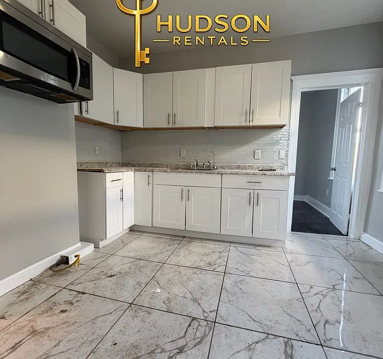 127 Winfield Ave #2