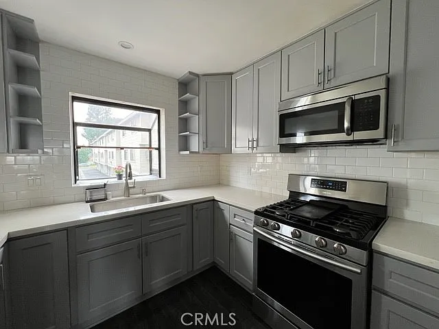 3 bed, 2.5 bath, 1224 sqft, $3,390 — Photo 2