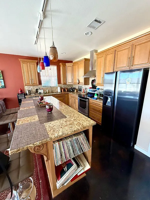 3 bed, 2.5 bath, 2944 sqft, $2,200 — Photo 4