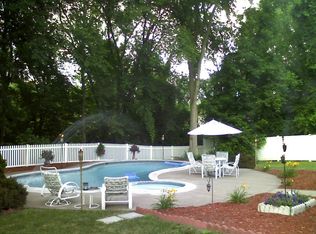 43 Oxbow Ln, South Windsor, CT 06074